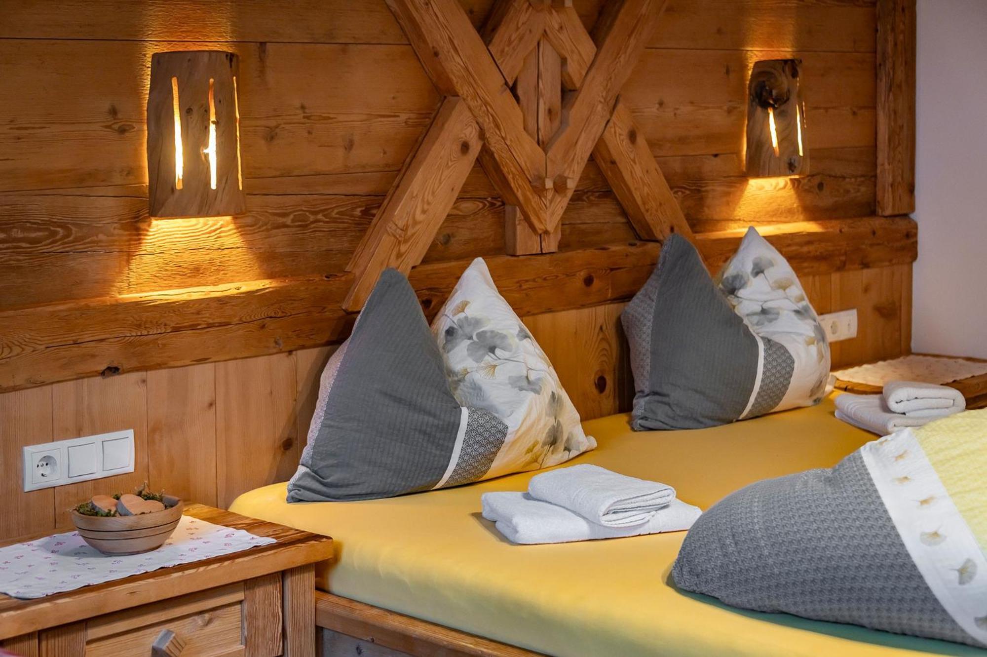 Chalets Almdorf Haidenberg Brunico Szoba fotó