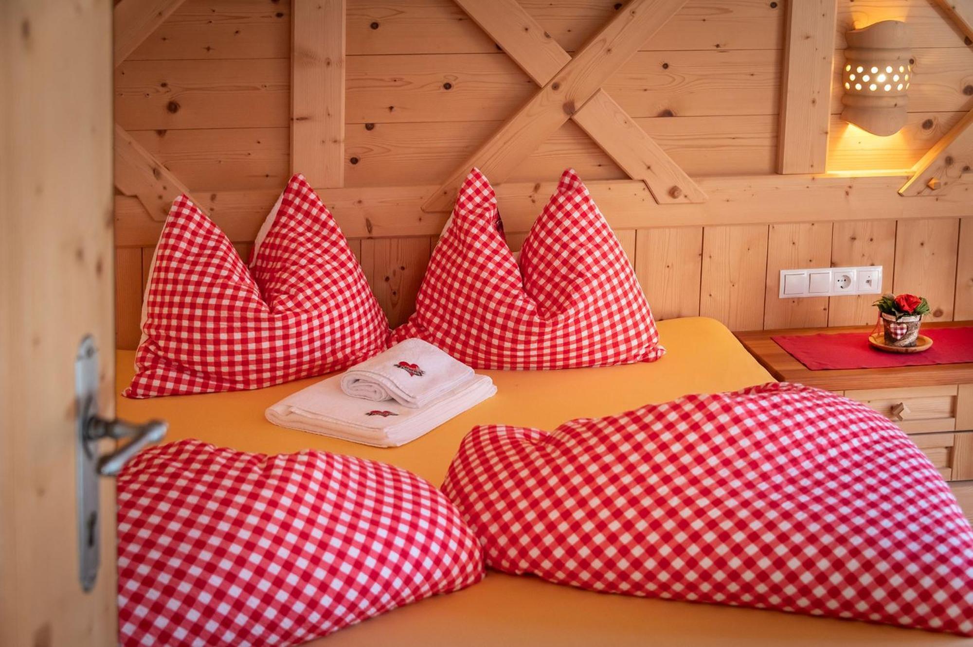 Chalets Almdorf Haidenberg Brunico Szoba fotó